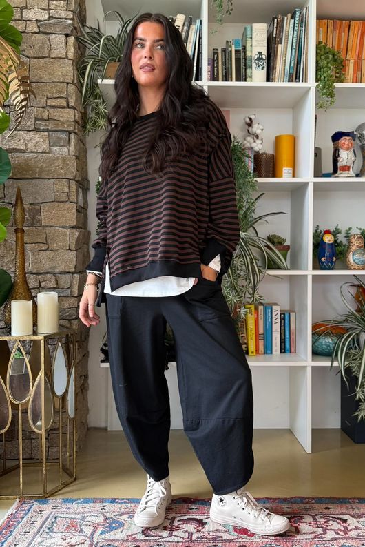 Sunday Morning Chill Sweatshirt Black & Chestnut